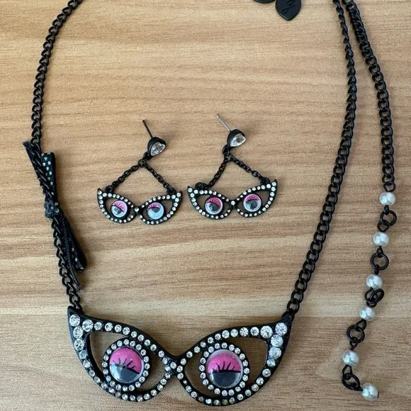 Betsey Johnson Cat Eye Glasses Dangle Earrings Rhinestone Pink Eyes - Picture 2 of 5